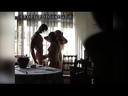 ❤️ Sexveninder inviterer en kæmpe mand og en trekant med ham ☑ Porno at da.xxxdl.ru